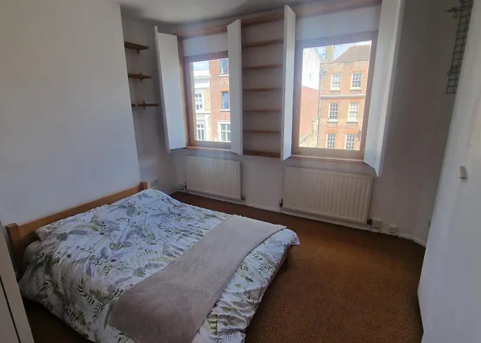 1 Bedroom-1 Bathroom-Walkinshower-Terrace