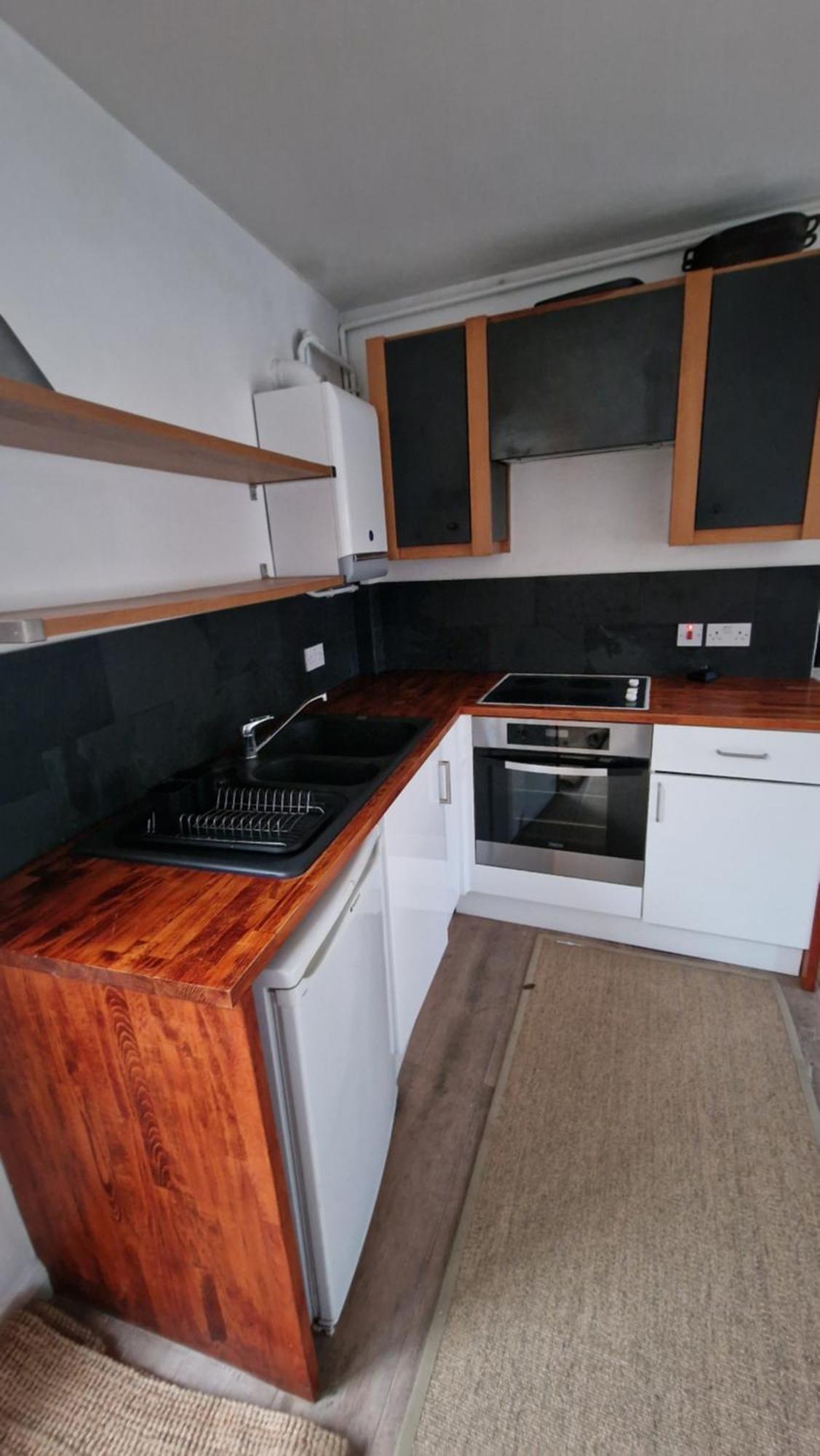 1 Bedroom-1 Bathroom-walkinshower-terrace Apartment *