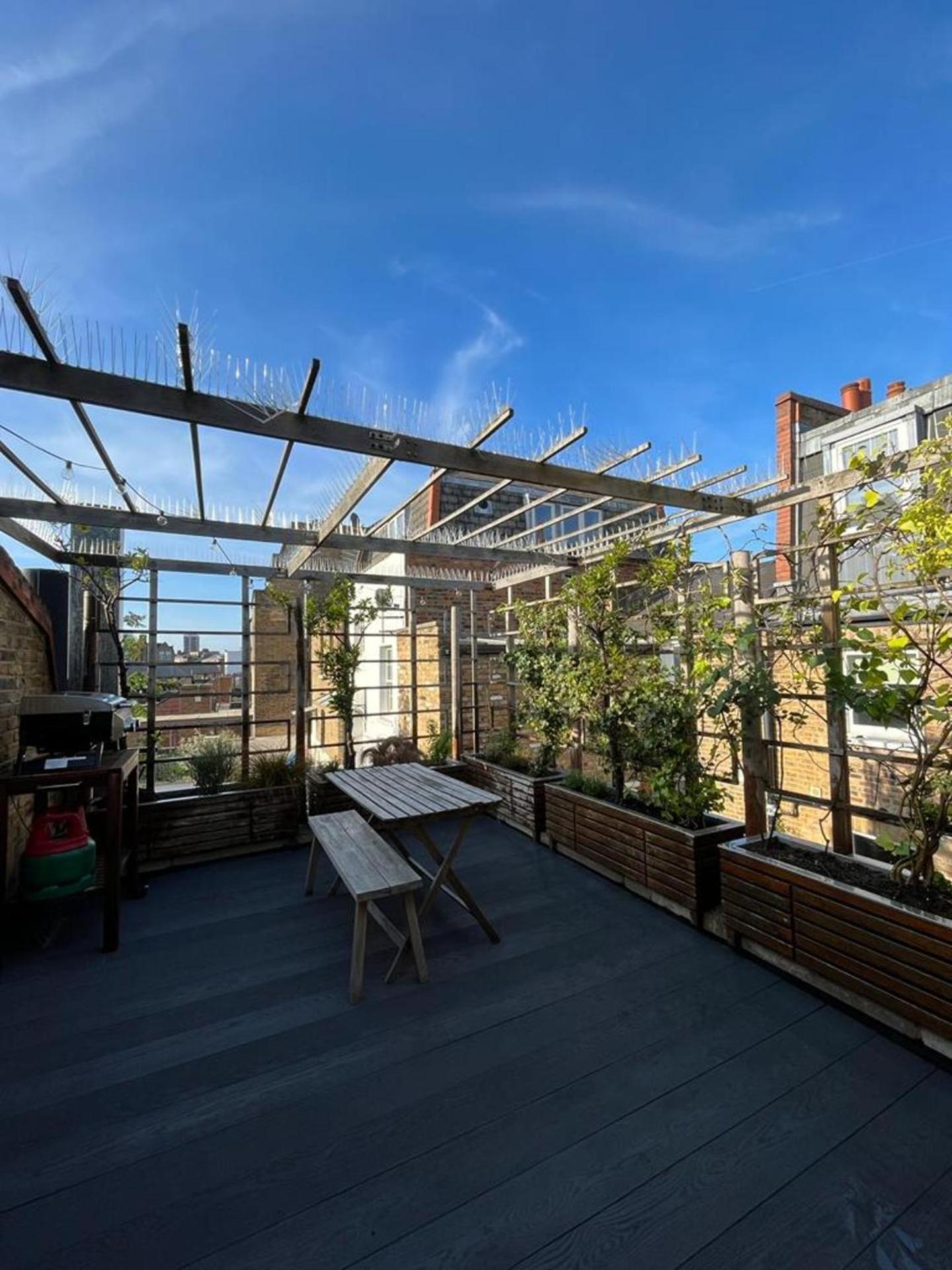 Apartment 1 Bedroom-1 Bathroom-walkinshower-terrace London